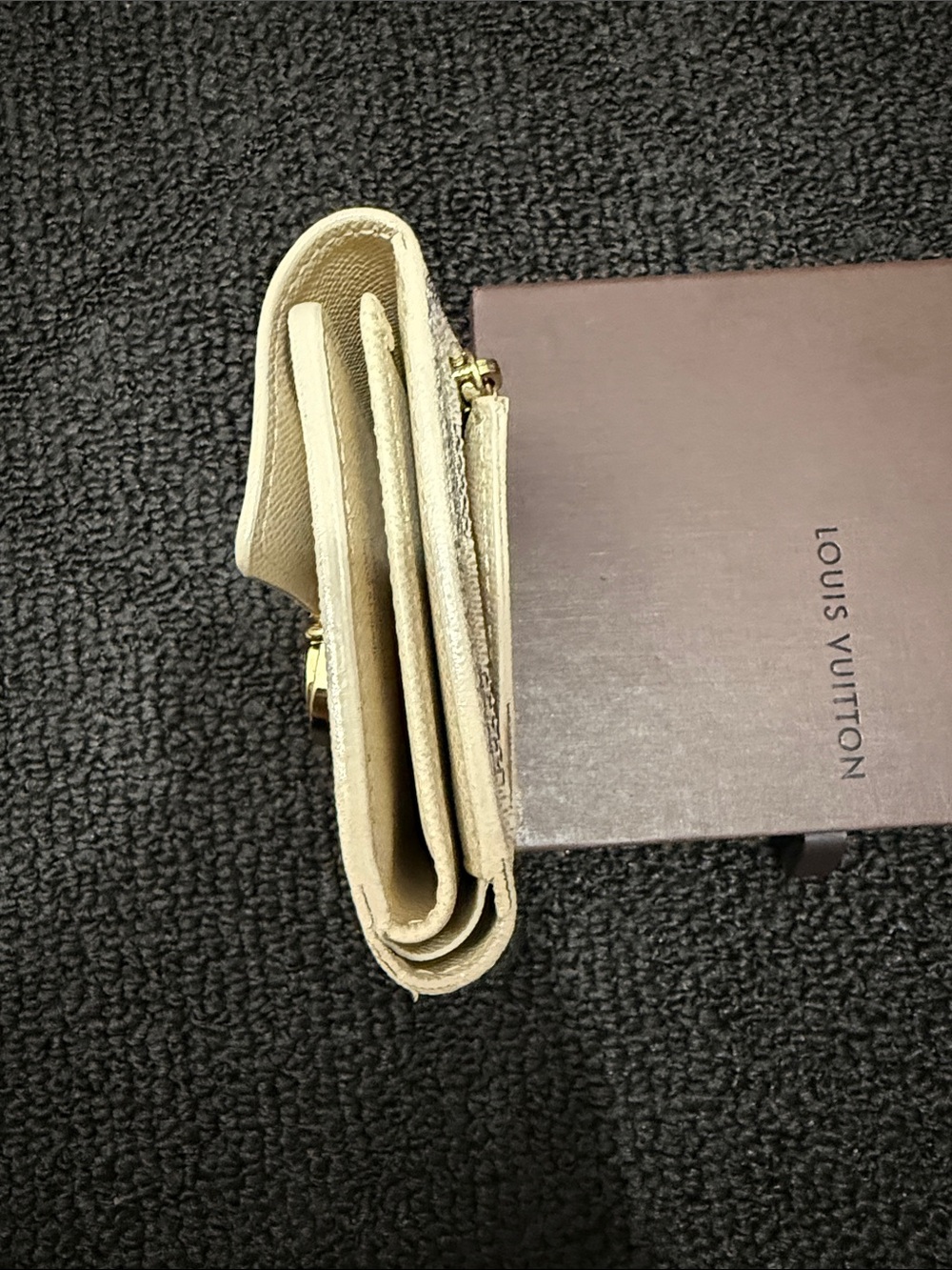 Louis Vuitton Damier Azur koala wallet - Picture 4 of 11